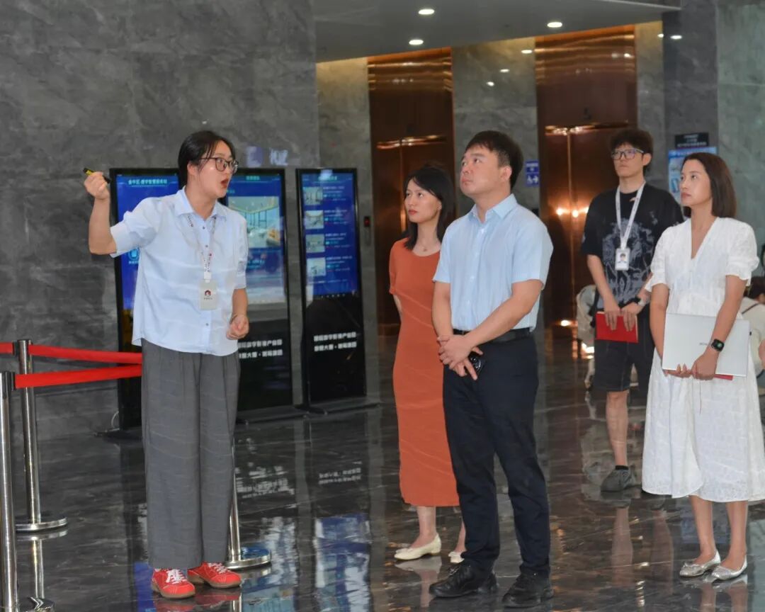 成都城投东鑫投资有限责任公司领导一行莅临集团参观交流
